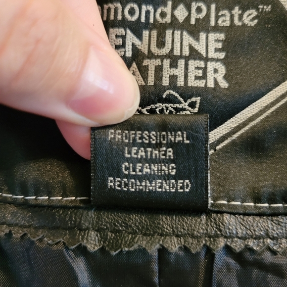 Diamond Plate Black Leather Vest - Picture 8 of 8